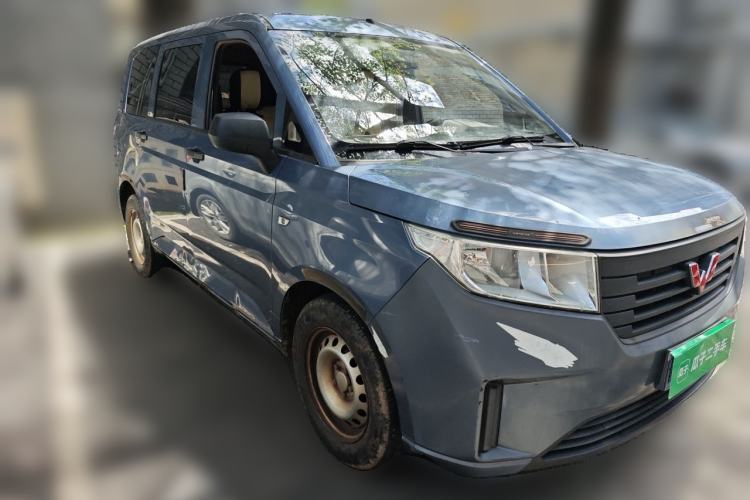 Used Wuling Hongguang PLUS 2019 1.5T Manual Standard Version 7 Seats Front Right 45 Deg