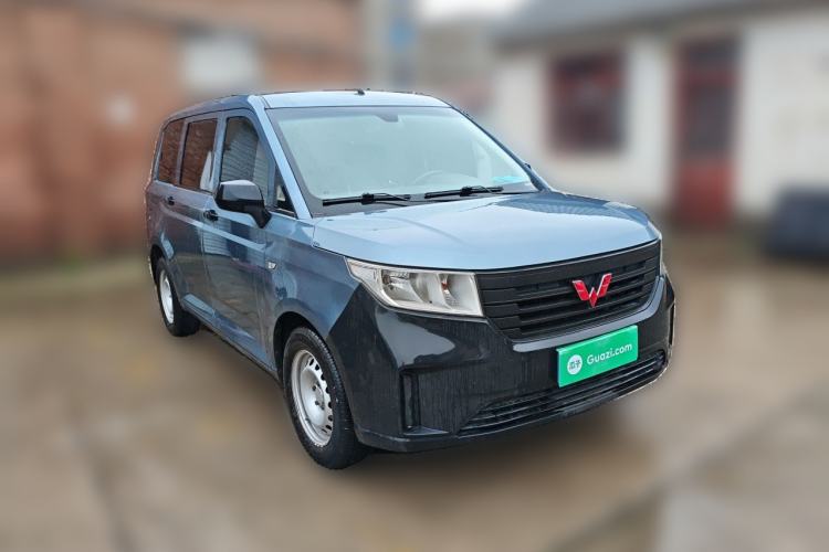 Used Wuling Hongguang PLUS 2019 1.5T Manual Standard Version 7 Seats Front Right 45 Deg