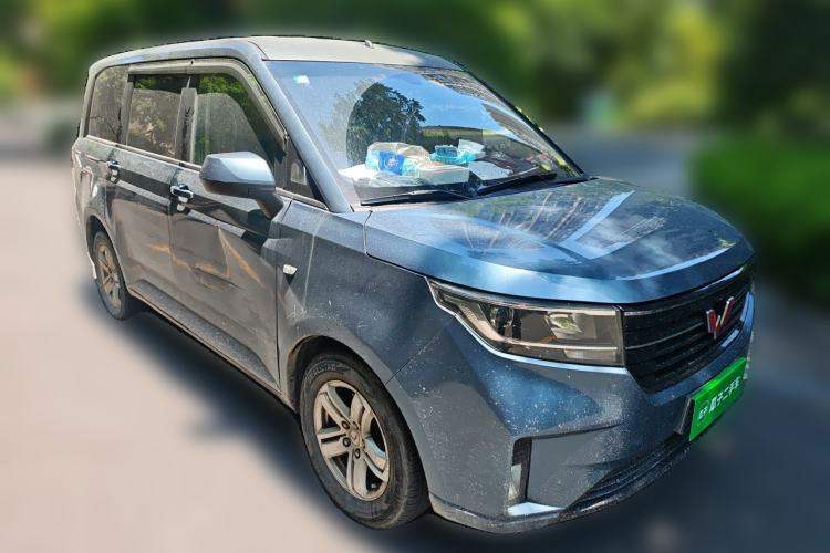 Used Wuling Hongguang PLUS 2019 1.5T Manual Luxury 7-Seater Front Right 45 Deg