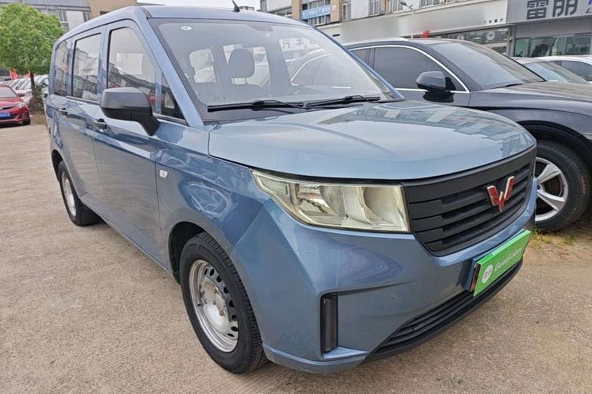 Used Wuling Hongguang PLUS 2019 1.5T Manual Standard Version 7 Seats Front Right 45 Deg