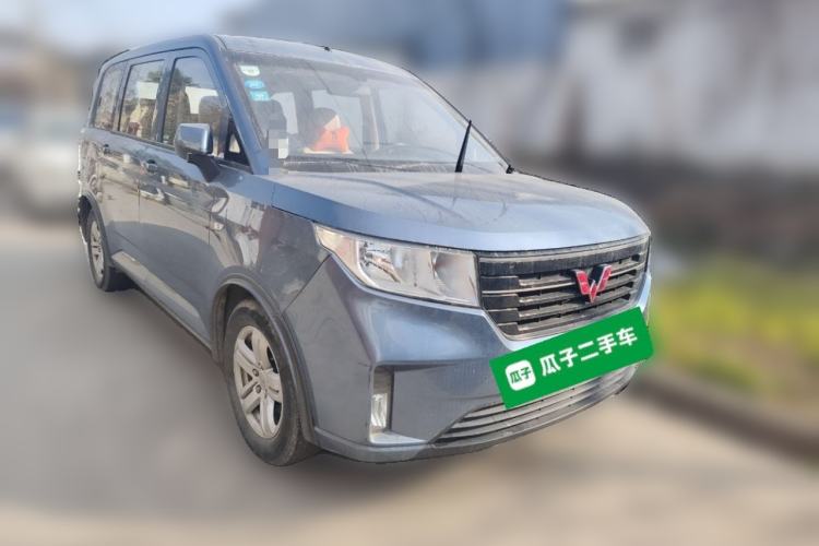 Used Wuling Hongguang PLUS 2019 1.5T Manual Comfort Version 7 Seats Front Right 45 Deg