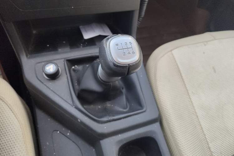Used Wuling Hongguang PLUS 2019 1.5T Manual Comfort Version 7 Seats Gear Lever