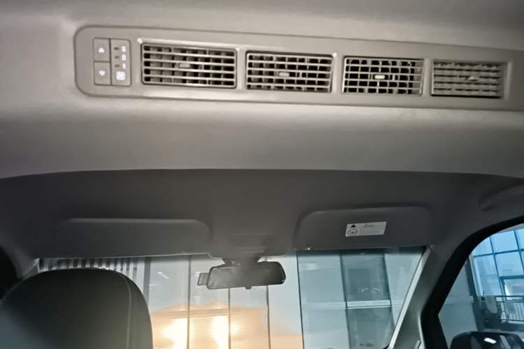 Used Wuling Hongguang PLUS 2019 1.5T Manual Luxury 7-Seater Headliner