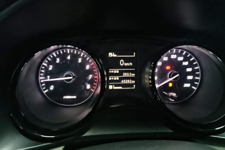 Used Wuling Hongguang PLUS 2019 1.5T Manual Luxury 7-Seater Instrument Cluster