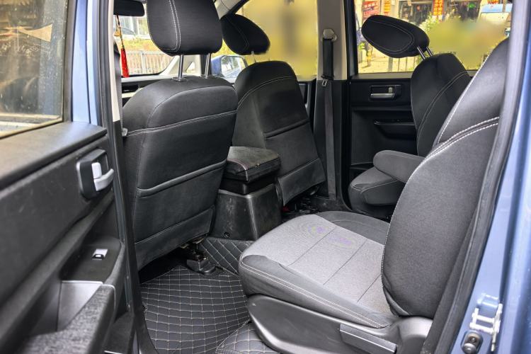Used Wuling Hongguang PLUS 2019 1.5T Manual Comfort Version 7 Seats Interior 2