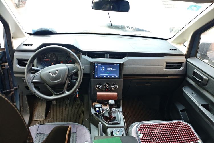 Used Wuling Hongguang PLUS 2019 1.5T Manual Standard Edition 5 Seats Interior 2