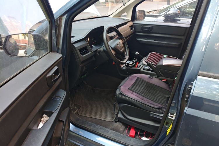 Used Wuling Hongguang PLUS 2019 1.5T Manual Standard Edition 5 Seats Interior 3
