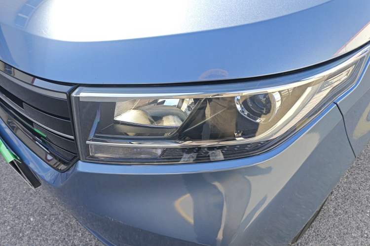 Used Wuling Hongguang PLUS 2019 1.5T Manual Luxury 7-Seater Left Front Headlight
