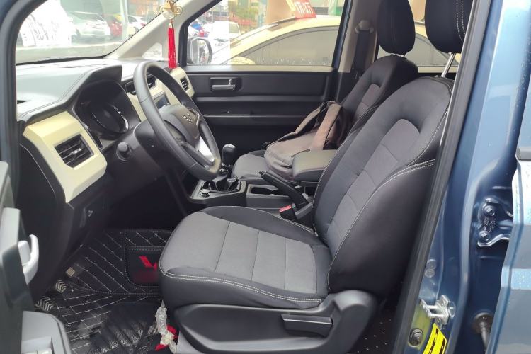 Used Wuling Hongguang PLUS 2019 1.5T Manual Comfort Version 7 Seats Left Front Seat