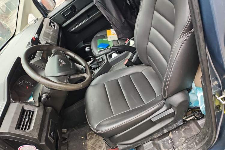 Used Wuling Hongguang PLUS 2019 1.5T Manual Standard Version 7 Seats Left Front Seat