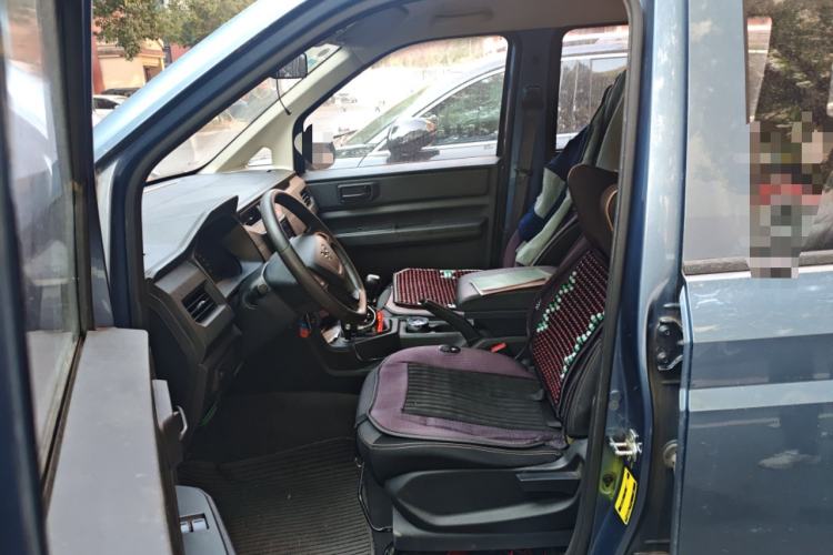 Used Wuling Hongguang PLUS 2019 1.5T Manual Standard Edition 5 Seats Left Front Seat