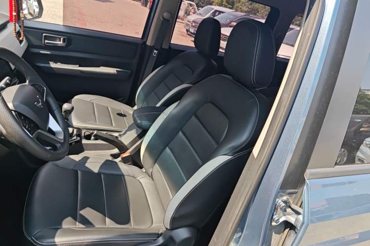 Used Wuling Hongguang PLUS 2019 1.5T Manual Luxury 7-Seater Left Front Seat