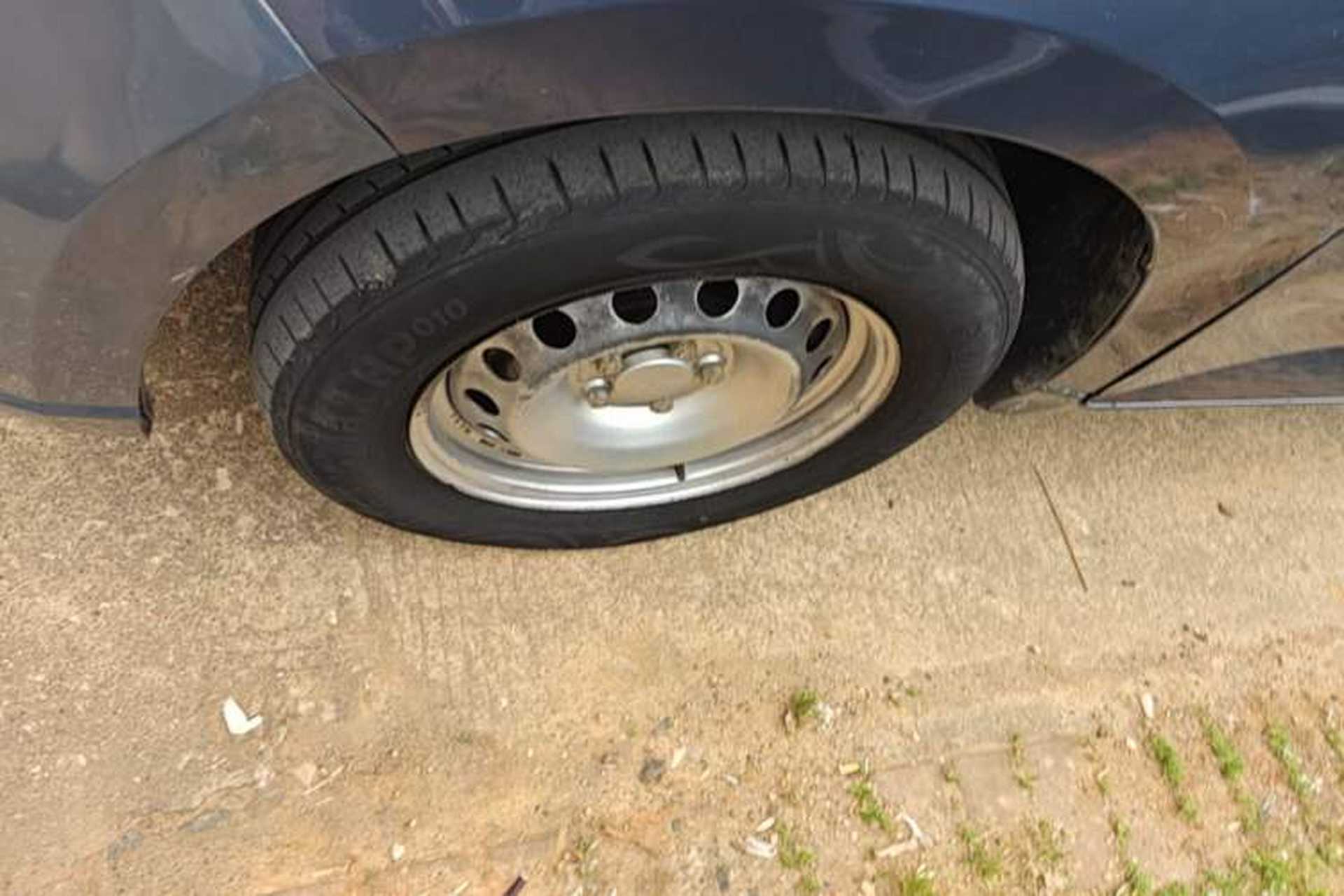 Used Wuling Hongguang PLUS 2019 1.5T Manual Standard Version 7 Seats Left Front Wheel Hub