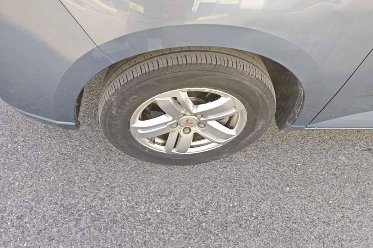 Used Wuling Hongguang PLUS 2019 1.5T Manual Luxury 7-Seater Left Front Wheel Hub