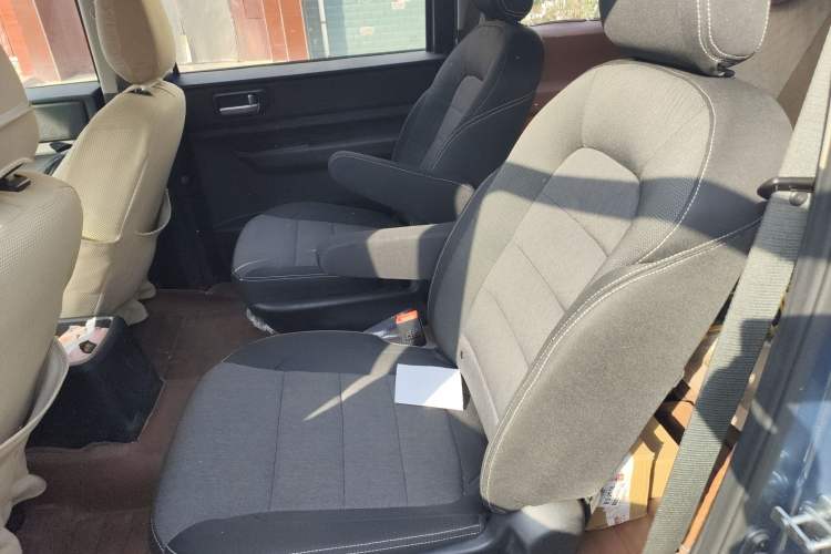 Used Wuling Hongguang PLUS 2019 1.5T Manual Comfort Version 7 Seats Left Rear Seat