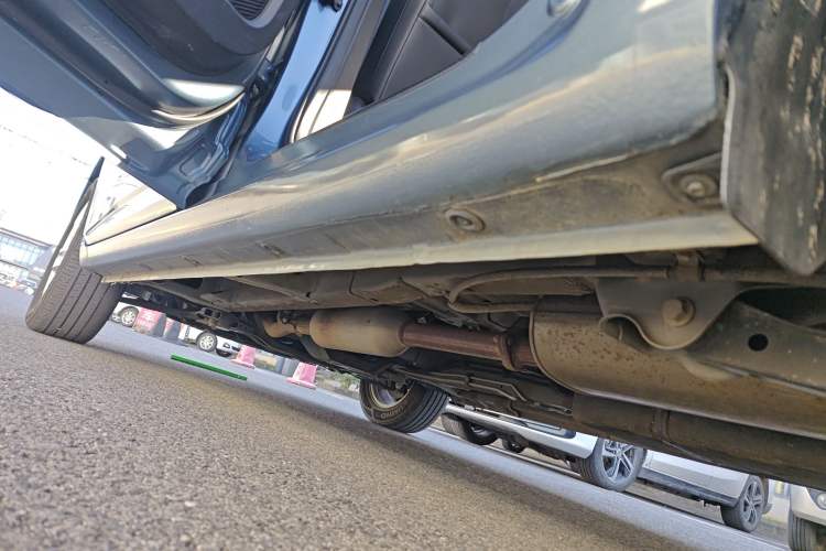 Used Wuling Hongguang PLUS 2019 1.5T Manual Luxury 7-Seater Left Side Sill
