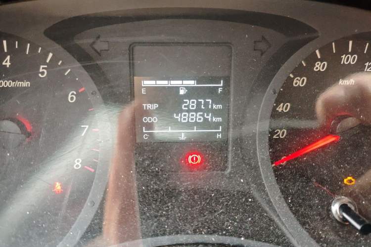 Used Wuling Hongguang PLUS 2019 1.5T Manual Standard Version 7 Seats Odometer Close Up
