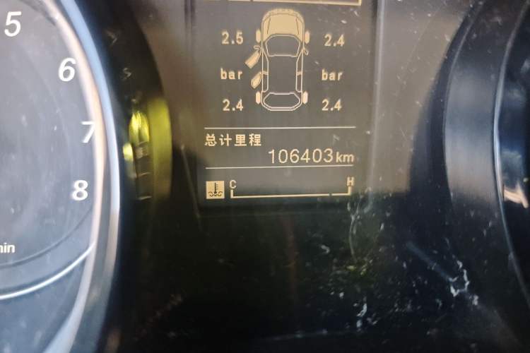 Used Wuling Hongguang PLUS 2019 1.5T Manual Luxury 7-Seater Odometer Close Up