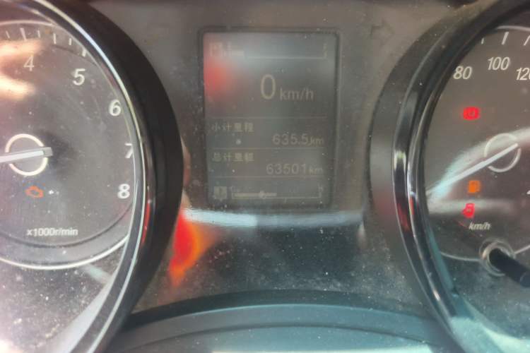 Used Wuling Hongguang PLUS 2019 1.5T Manual Comfort Version 7 Seats Odometer Close Up