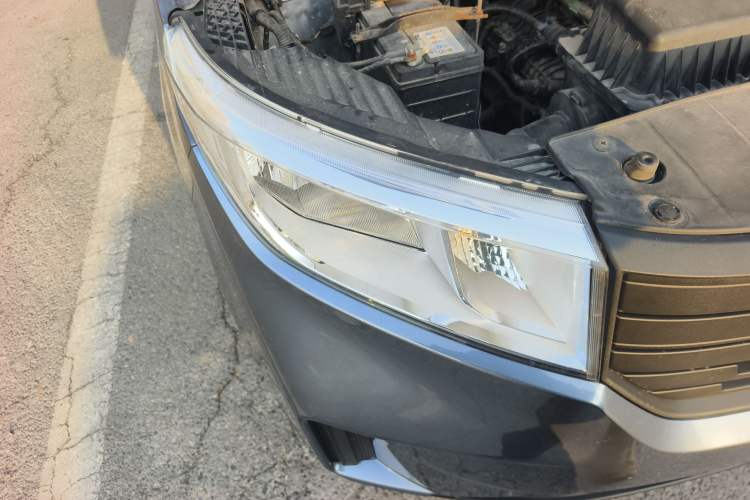 Used Wuling Hongguang PLUS 2019 1.5T Manual Standard Edition 5 Seats Right Front Headlight