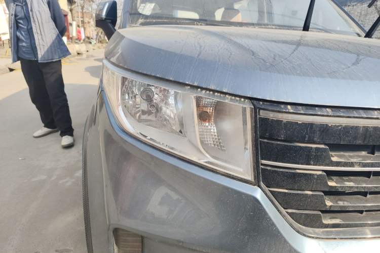 Used Wuling Hongguang PLUS 2019 1.5T Manual Comfort Version 7 Seats Right Front Headlight