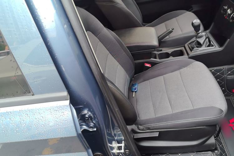 Used Wuling Hongguang PLUS 2019 1.5T Manual Comfort Version 7 Seats Right Front Seat