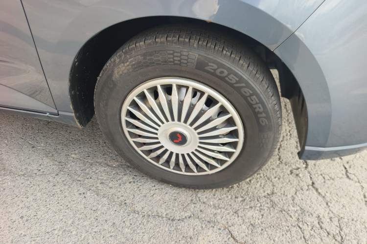 Used Wuling Hongguang PLUS 2019 1.5T Manual Standard Edition 5 Seats Right Front Wheel Hub