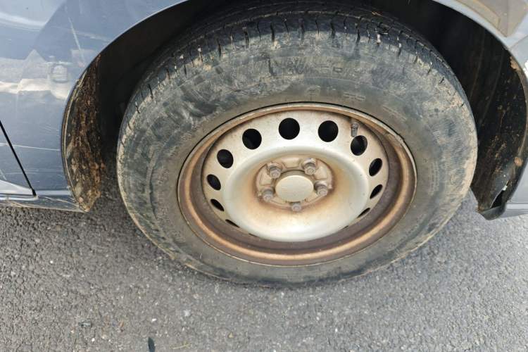 Used Wuling Hongguang PLUS 2019 1.5T Manual Standard Version 7 Seats Right Front Wheel Hub