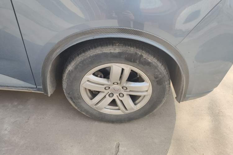 Used Wuling Hongguang PLUS 2019 1.5T Manual Comfort Version 7 Seats Right Front Wheel Hub