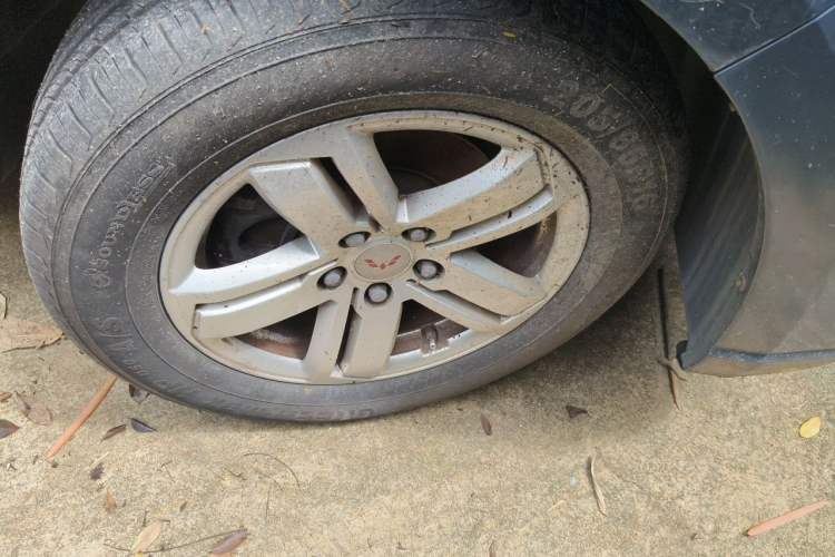 Used Wuling Hongguang PLUS 2019 1.5T Manual Comfort Version 7 Seats Right Front Wheel Hub