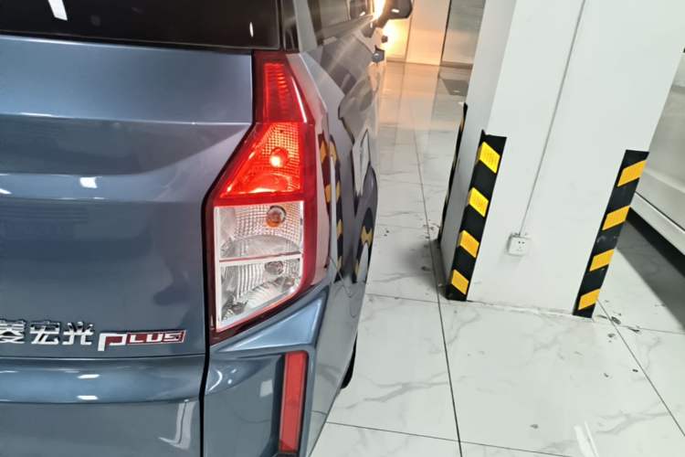 Used Wuling Hongguang PLUS 2019 1.5T Manual Luxury 7-Seater Right Rear Taillight