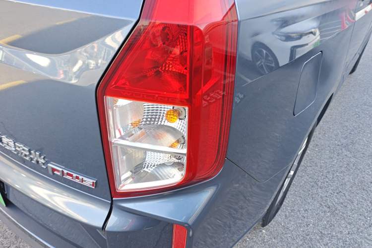 Used Wuling Hongguang PLUS 2019 1.5T Manual Luxury 7-Seater Right Rear Taillight