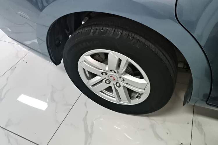 Used Wuling Hongguang PLUS 2019 1.5T Manual Luxury 7-Seater Right Rear Wheel Hub