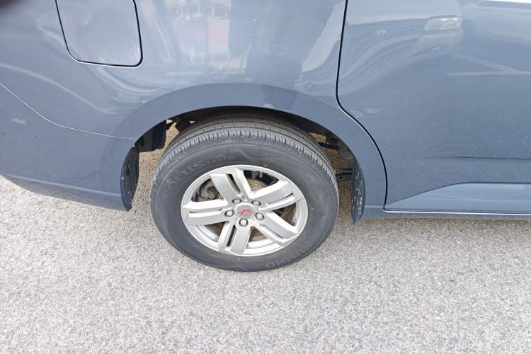 Used Wuling Hongguang PLUS 2019 1.5T Manual Luxury 7-Seater Right Rear Wheel Hub