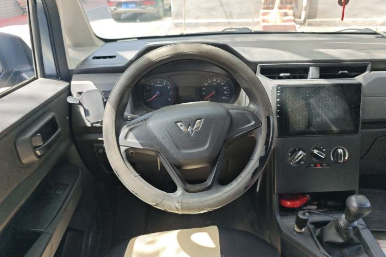 Used Wuling Hongguang PLUS 2019 1.5T Manual Standard Version 7 Seats Steering Wheel