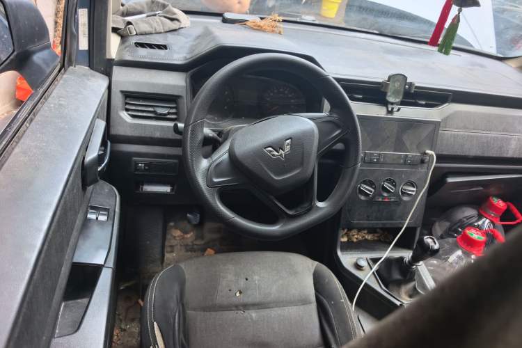 Used Wuling Hongguang PLUS 2019 1.5T Manual Standard Version 7 Seats Steering Wheel