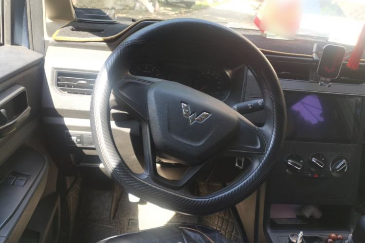 Used Wuling Hongguang PLUS 2019 1.5T Manual Standard Edition 5 Seats Steering Wheel
