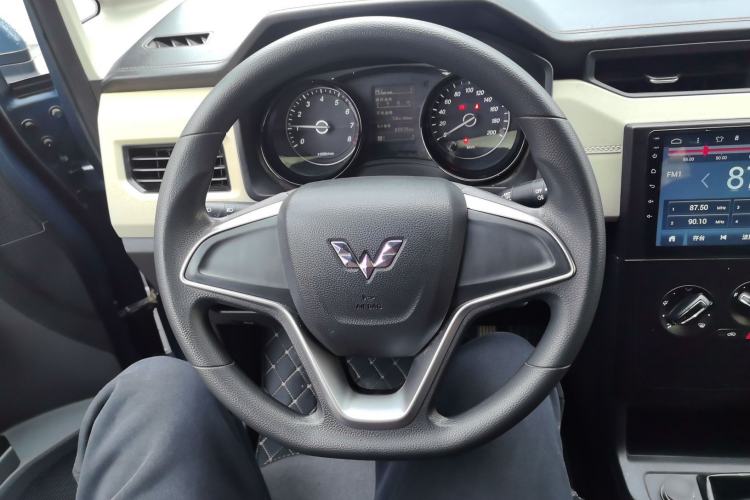 Used Wuling Hongguang PLUS 2019 1.5T Manual Comfort Version 7 Seats Steering Wheel