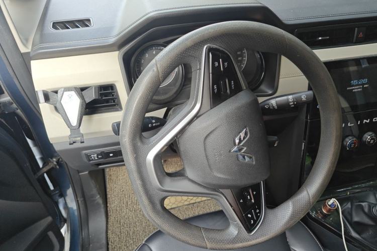 Used Wuling Hongguang PLUS 2019 1.5T Manual Luxury 7-Seater Steering Wheel