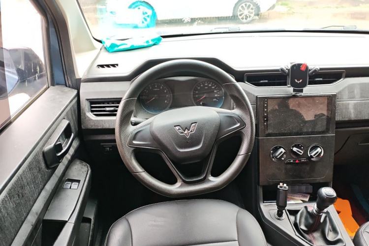 Used Wuling Hongguang PLUS 2019 1.5T Manual Standard Version 7 Seats Steering Wheel
