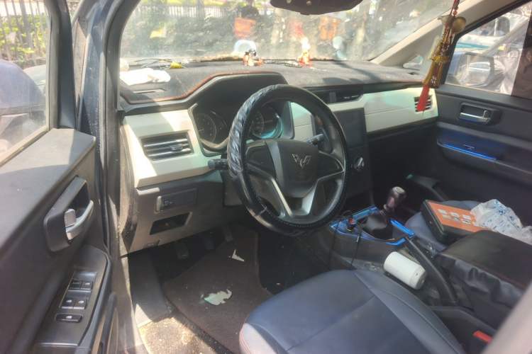 Used Wuling Hongguang PLUS 2019 1.5T Manual Comfort Version 7 Seats Steering Wheel
