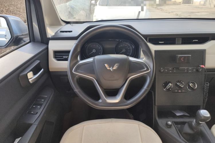 Used Wuling Hongguang PLUS 2019 1.5T Manual Comfort Version 7 Seats Steering Wheel
