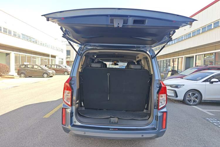 Used Wuling Hongguang PLUS 2019 1.5T Manual Luxury 7-Seater Trunk