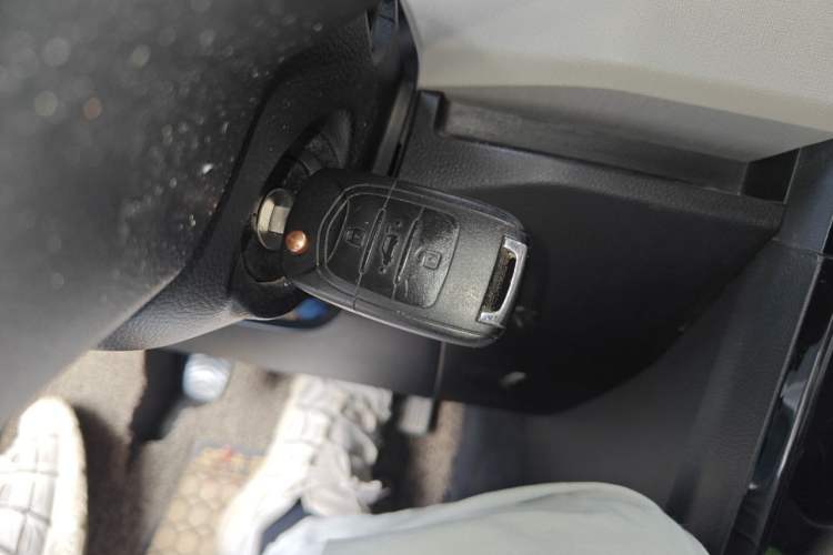 Used Wuling Hongguang PLUS 2019 1.5T Manual Luxury 7-Seater Vehicle Key