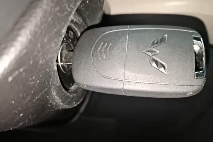 Used Wuling Hongguang PLUS 2019 1.5T Manual Luxury 7-Seater Vehicle Key