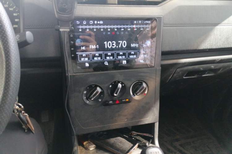 Used Wuling Hongguang PLUS 2019 1.5T Manual Standard Edition 5 Seats Audio And AC Panel