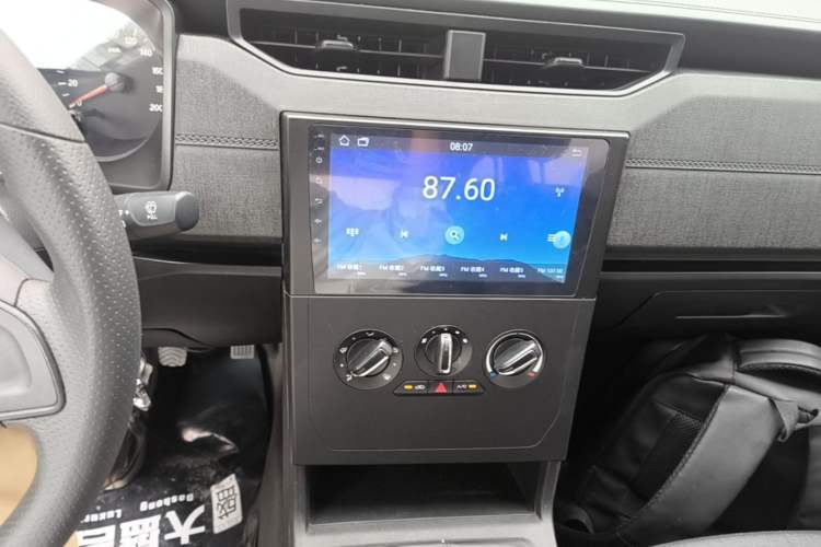 Used Wuling Hongguang PLUS 2019 1.5T Manual Standard Version 7 Seats Audio And AC Panel