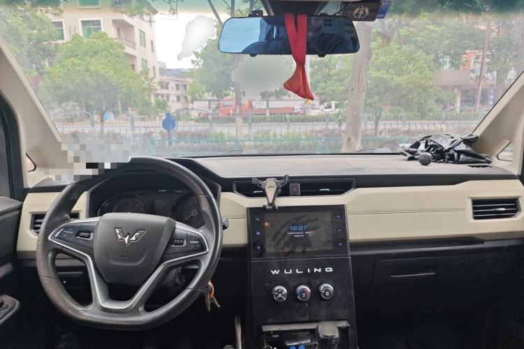 Used Wuling Hongguang PLUS 2019 1.5T Manual Luxury 7-Seater Center Console