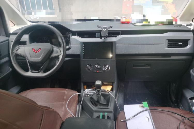 Used Wuling Hongguang PLUS 2019 1.5T Manual Standard Edition 5 Seats Center Console