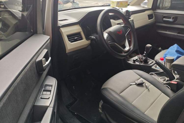 Used Wuling Hongguang PLUS 2019 1.5T Manual Comfort Version 7 Seats Driver Seat